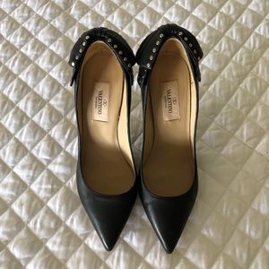 Valentino Stunning heels with back bow ❤️